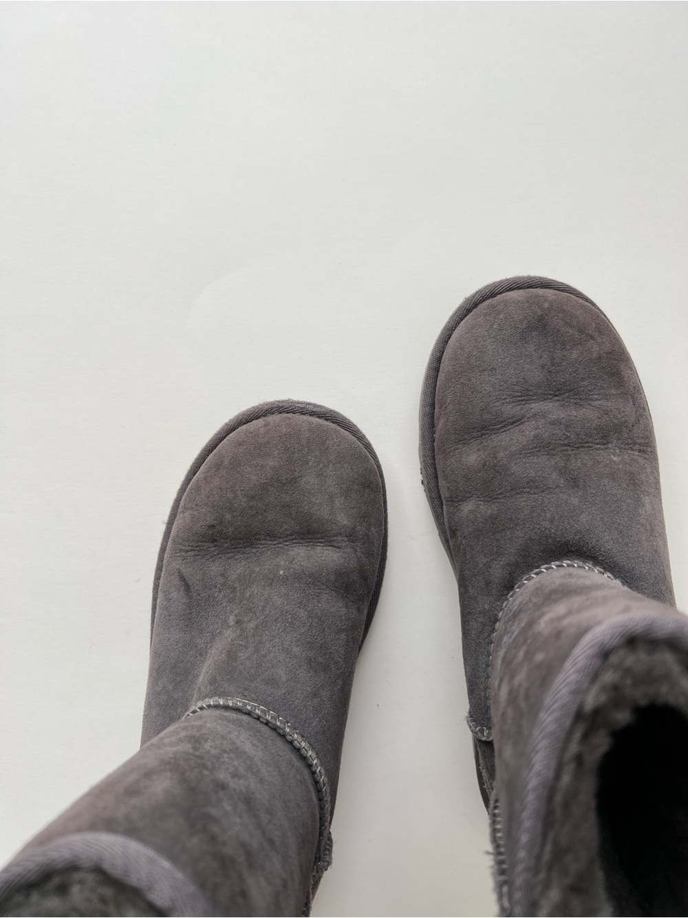 Kids Uggs in Size 4